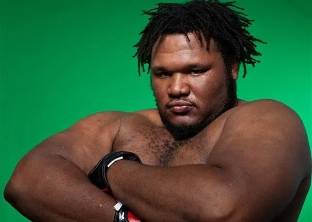 Ex-UFC Chris Barnett assina com o Power Slap